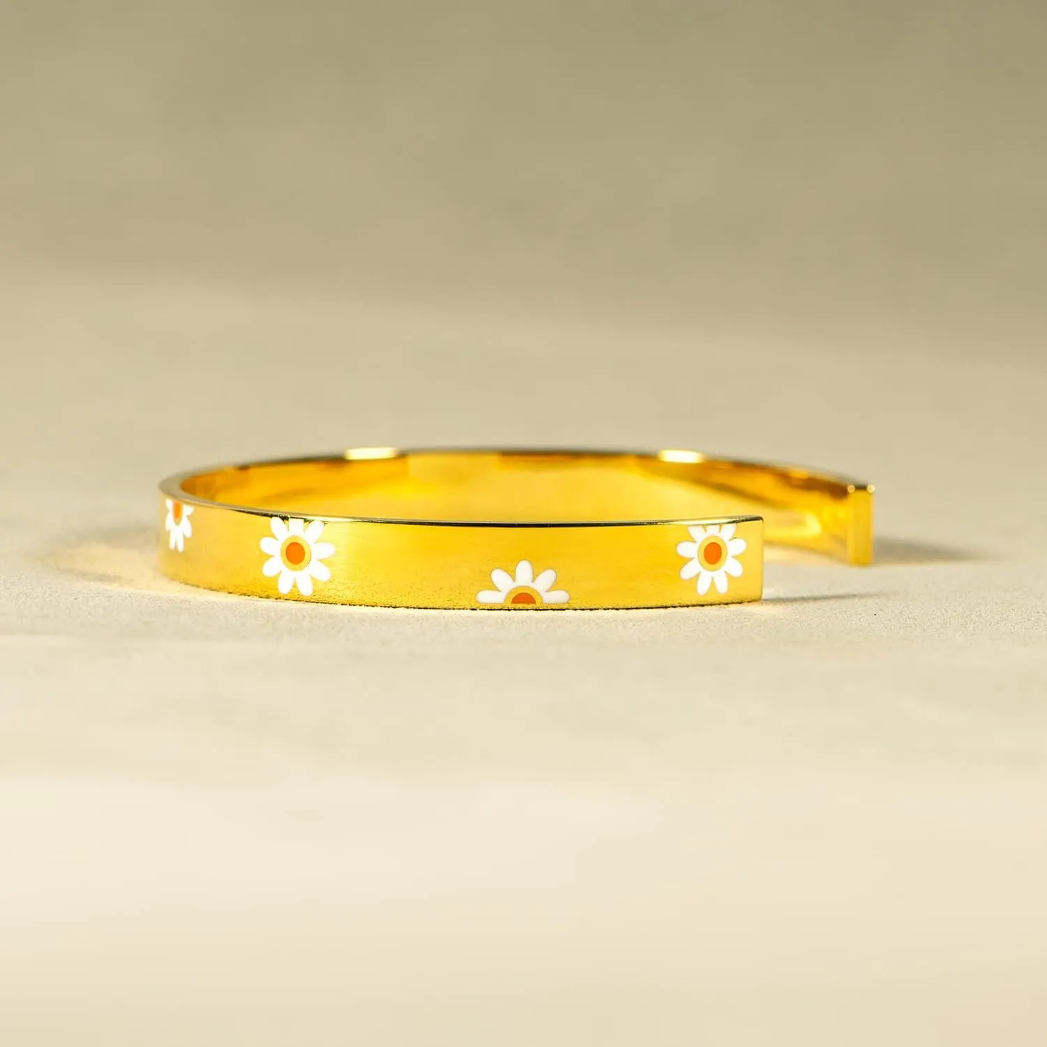 Story Jewellery Bange Cuff Bracelets for Women Teen Girls, Daisy Sunflower Cuff Bracelet Bangle Gifts for Her Mom Daughter Friends Besties Sisters Mantra Engraved Birthday Christmas Jewelry