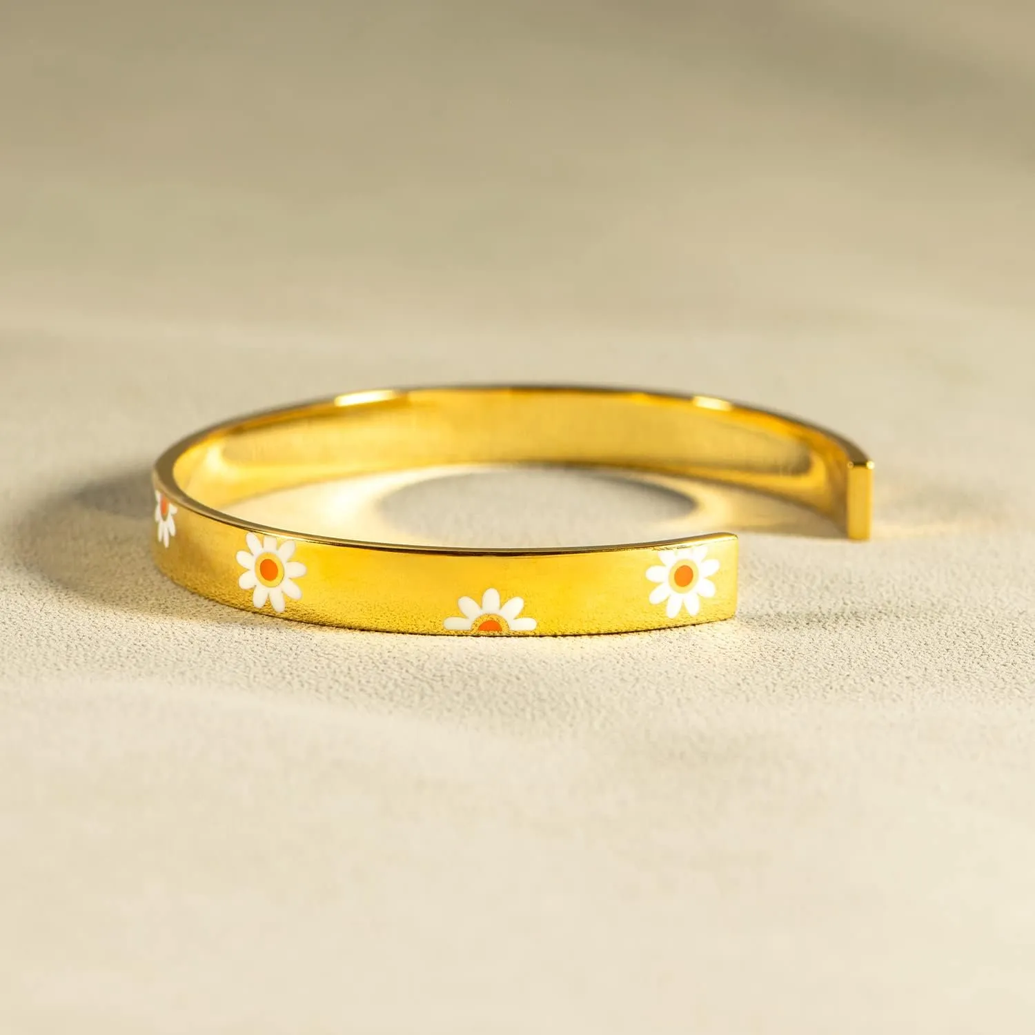 Story Jewellery Bange Cuff Bracelets for Women Teen Girls, Daisy Sunflower Cuff Bracelet Bangle Gifts for Her Mom Daughter Friends Besties Sisters Mantra Engraved Birthday Christmas Jewelry