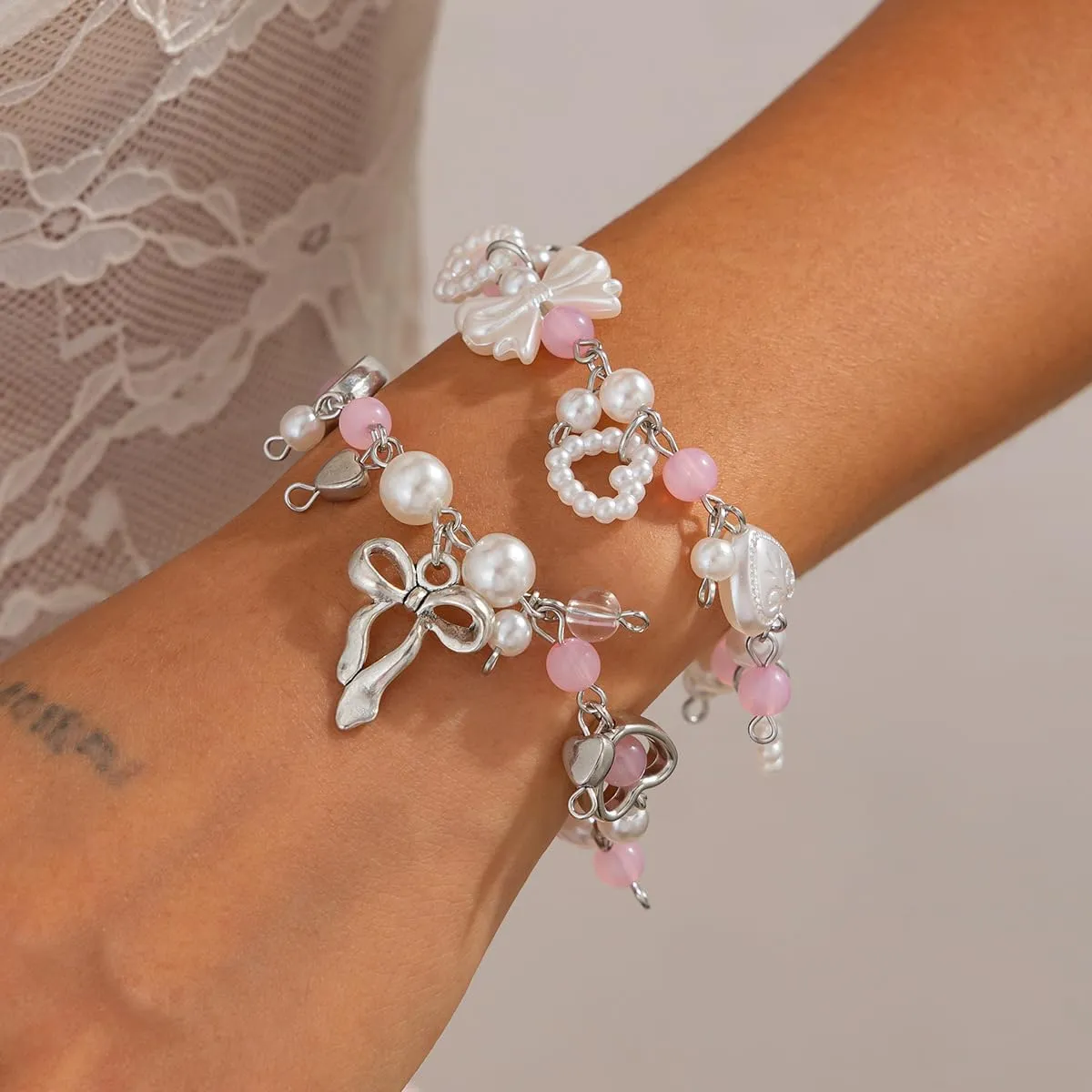 Y2K Punk Hollowed Out Pentagram Matching Beaded Bracelets Handmade Imitation Pearl Bowknot Star Pendant Bracelet Aesthetic Strawberry Pearl Beaded Chain Bracelet for Women Couple Grunge Jewelry